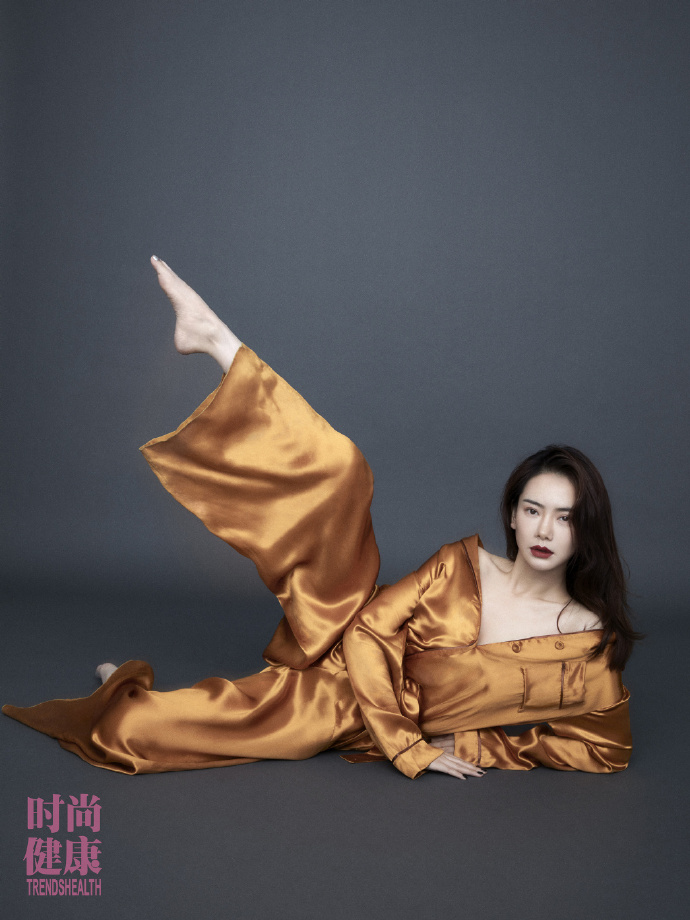 明星夫妻戚薇李承铉《时尚健康》封面大片曝光 9