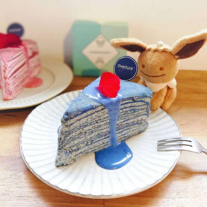 梦幻的蓝色多瑙河千层蛋糕图片