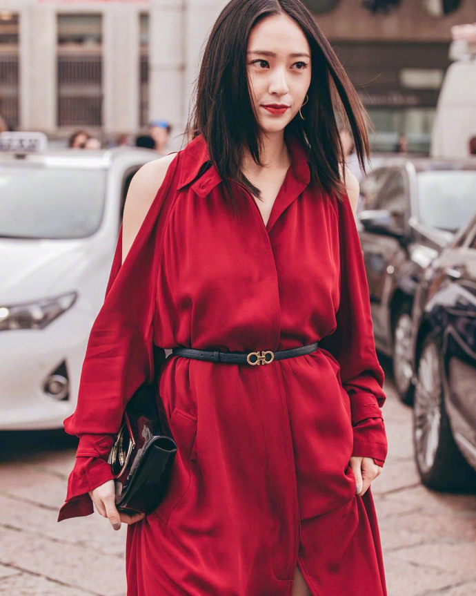 韩国美女图片_女明星郑秀晶Krystal红裙美颜暴击图 2