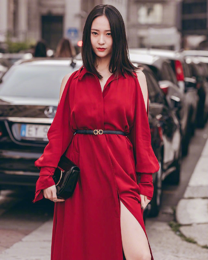 韩国美女图片_女明星郑秀晶Krystal红裙美颜暴击图 3