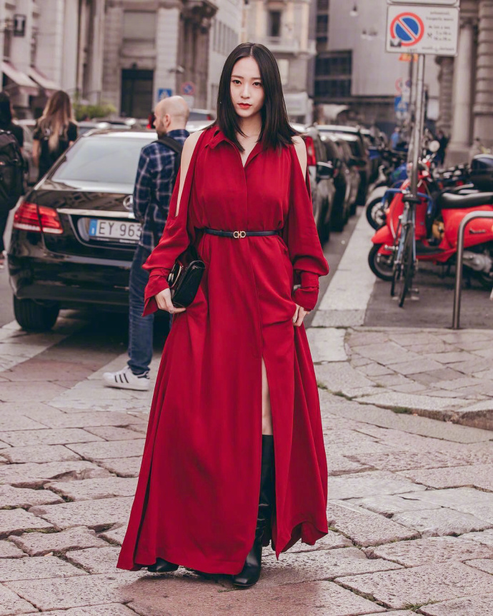 韩国美女图片_女明星郑秀晶Krystal红裙美颜暴击图 5