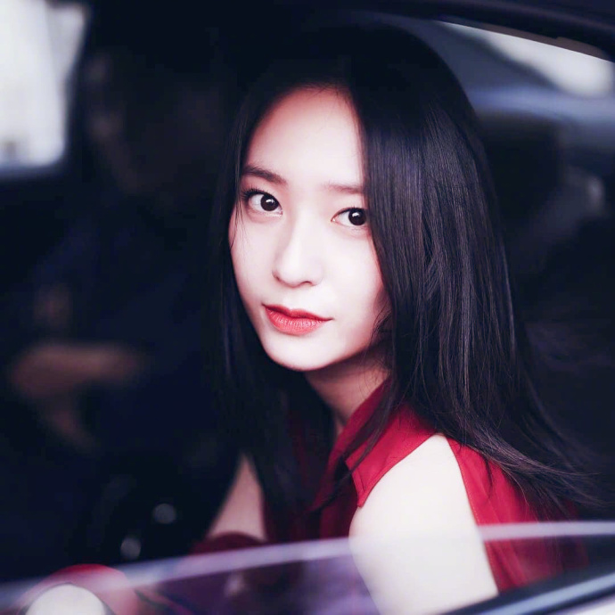 韩国美女图片_女明星郑秀晶Krystal红裙美颜暴击图 6