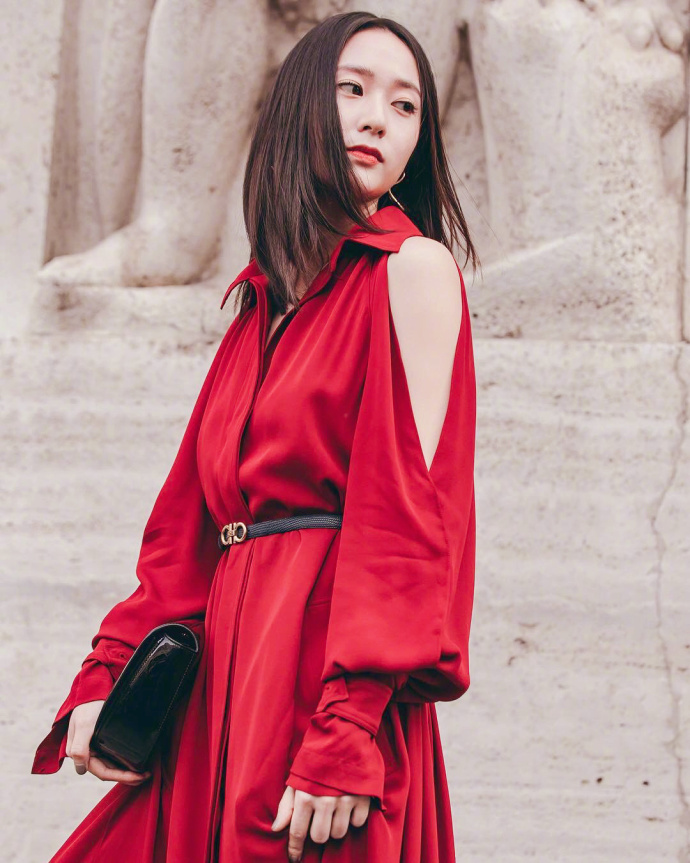 韩国美女图片_女明星郑秀晶Krystal红裙美颜暴击图 8