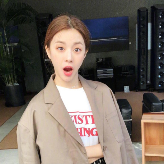 韩国美女模特고윤정图片 4