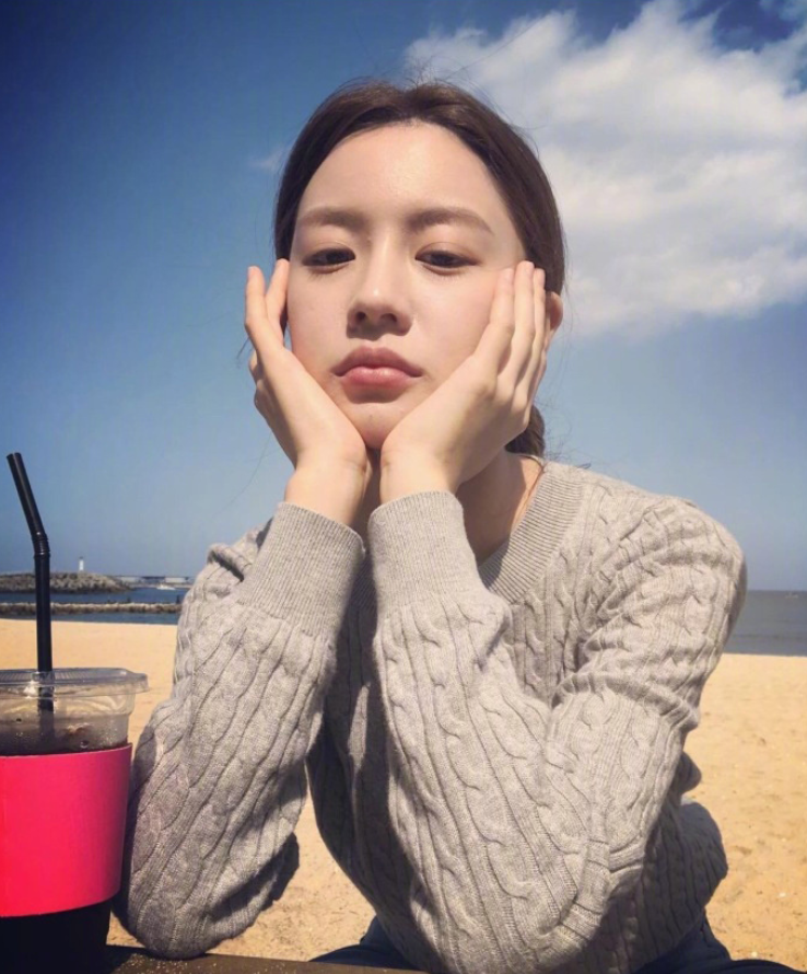 韩国美女模特고윤정图片 8