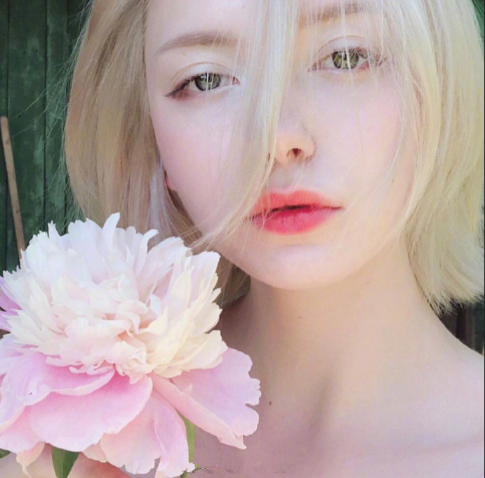 俄罗斯美女图片_小仙女maria自拍照