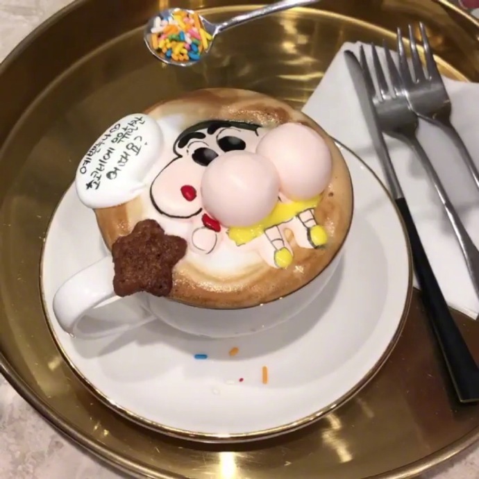 韩国推出很cute蜡笔小新拿铁咖啡图片 2