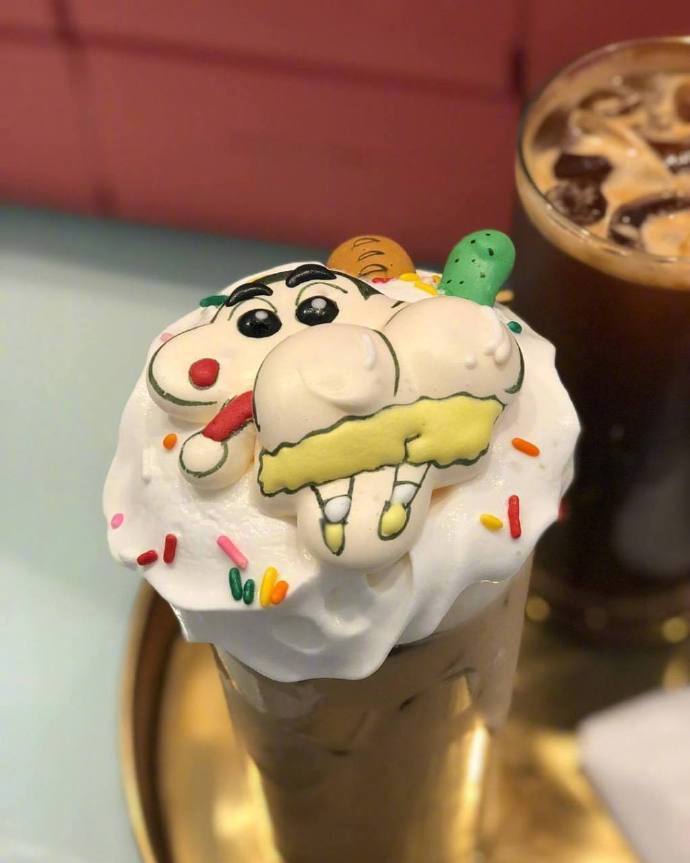 韩国推出很cute蜡笔小新拿铁咖啡图片 4