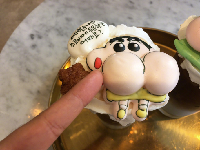 韩国推出很cute蜡笔小新拿铁咖啡图片 6