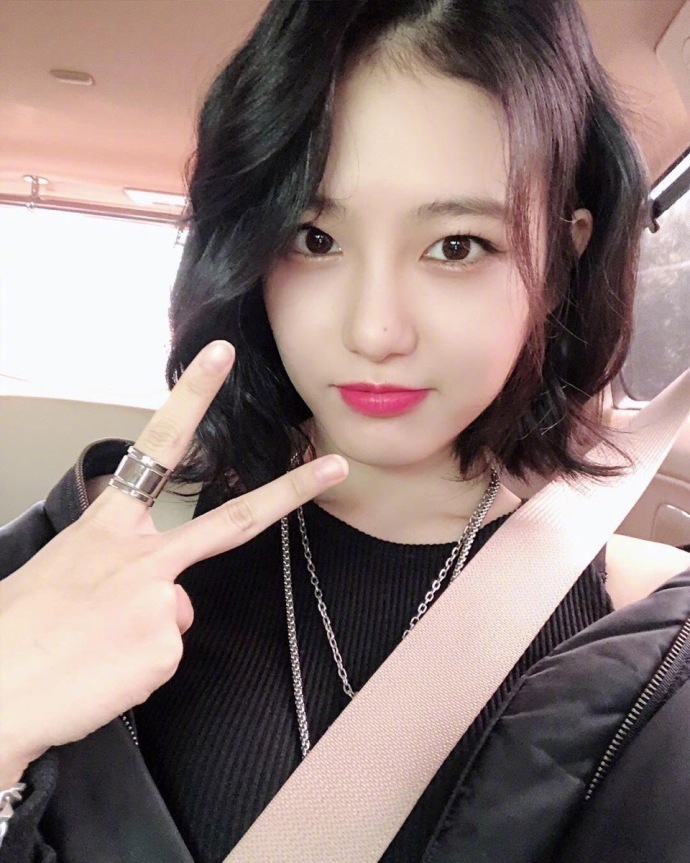 韩国美女图片_JYP新签演员辛睿恩신예은短发图片 7