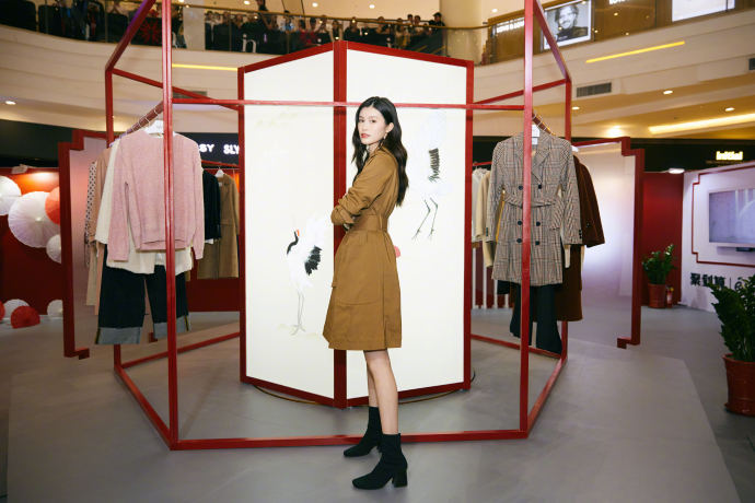 中国美女图片_国际超模何穗出席eifini伊芙丽代言 2