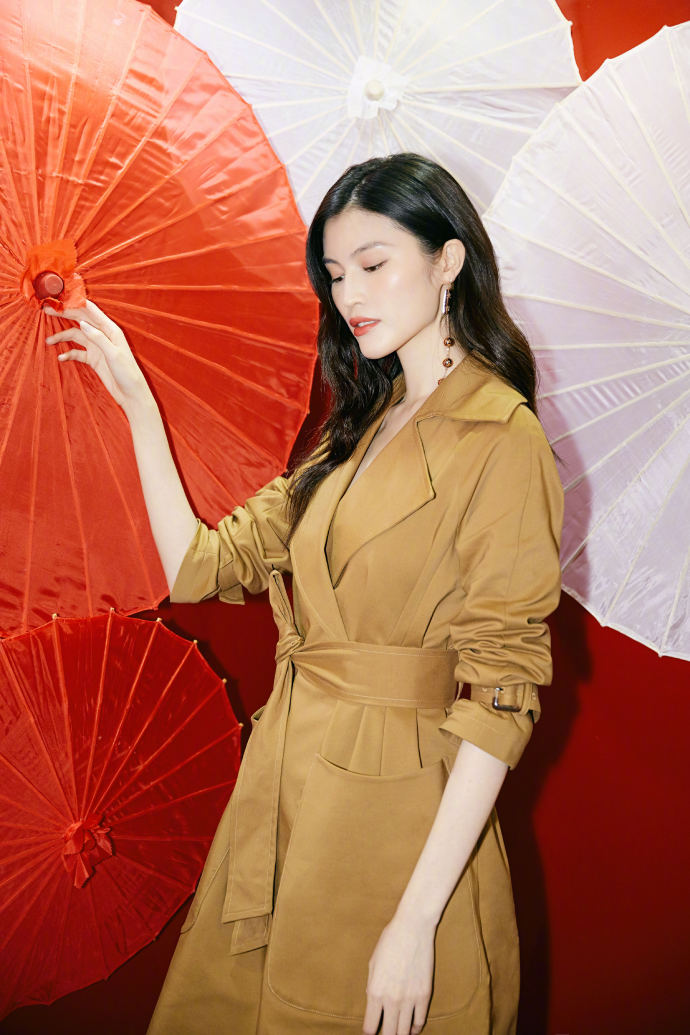 中国美女图片_国际超模何穗出席eifini伊芙丽代言 3