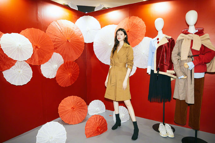 中国美女图片_国际超模何穗出席eifini伊芙丽代言 6