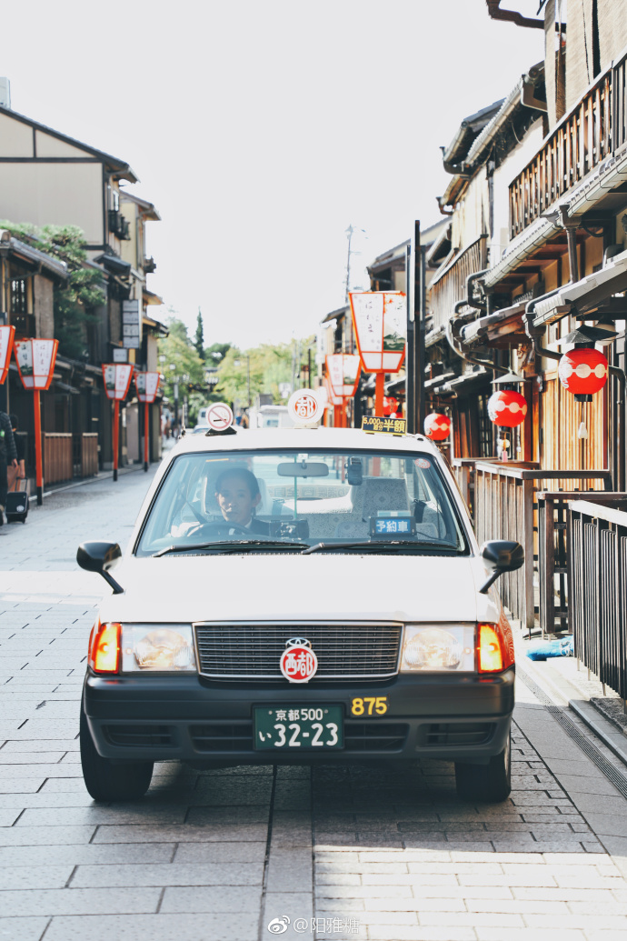 日本京都的秋日清晨街景美图