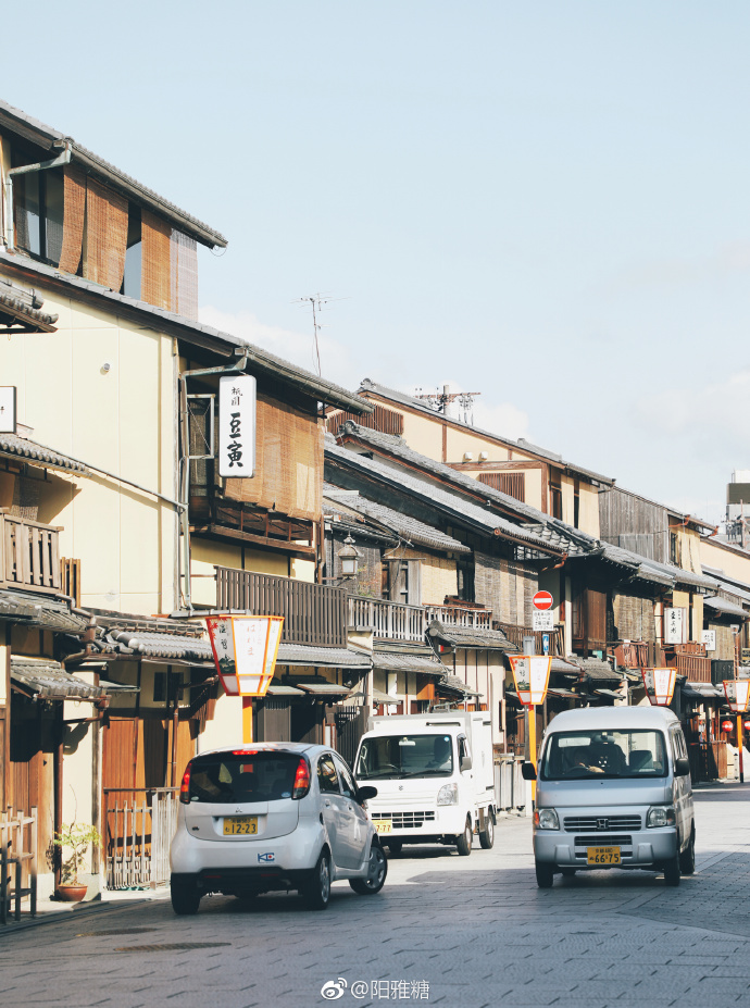 日本京都的秋日清晨街景美图