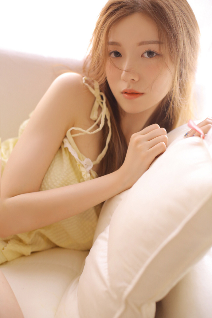 清纯美女吊带长腿性感图片 7