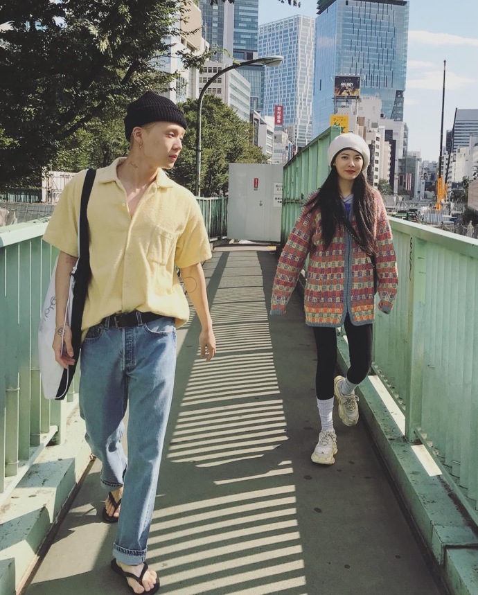 韩国美女图片_韩国女歌手金泫雅旅行街拍图片 8
