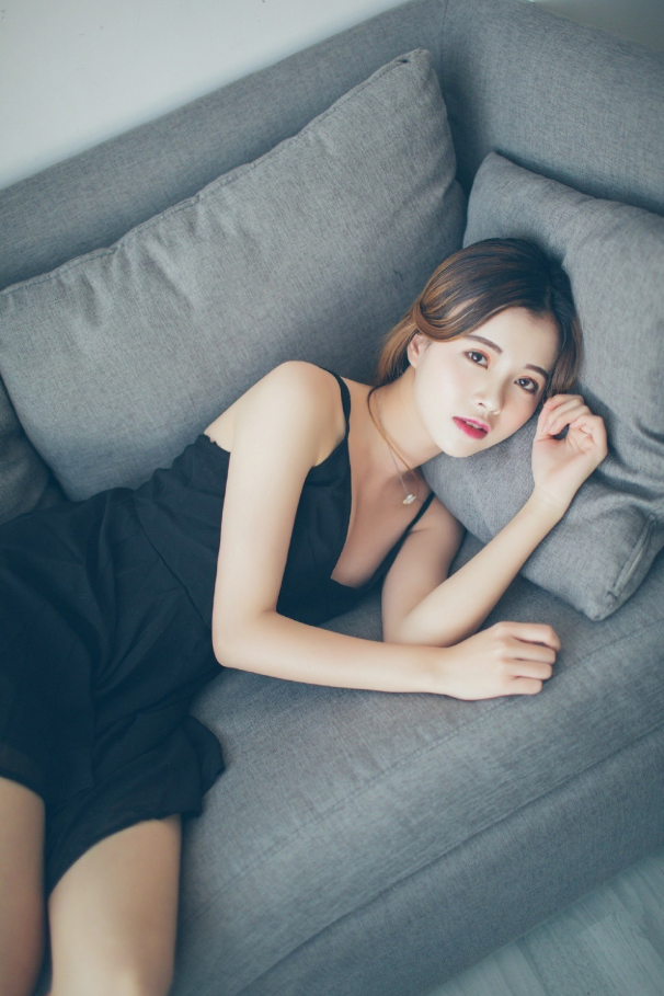 宅男女神性感小黑裙诱惑写真图片 4