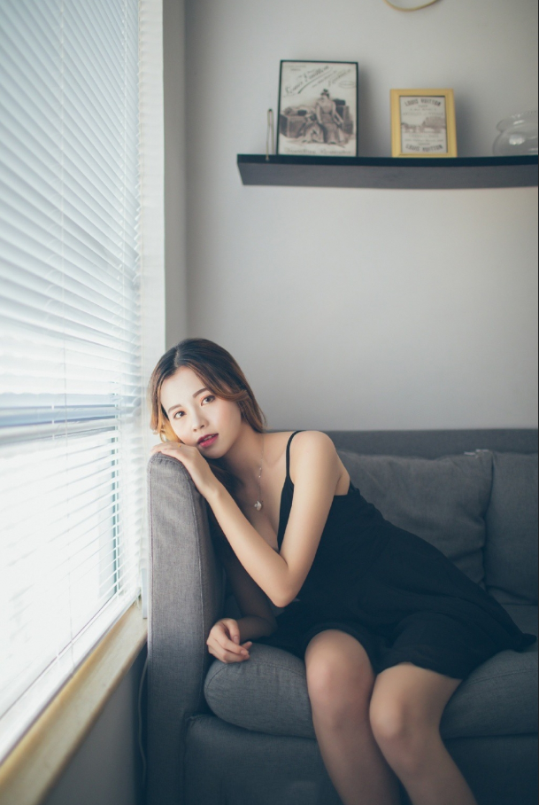 宅男女神性感小黑裙诱惑写真图片 5