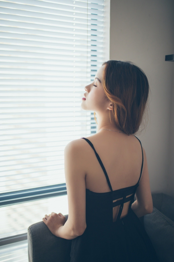 宅男女神性感小黑裙诱惑写真图片 8