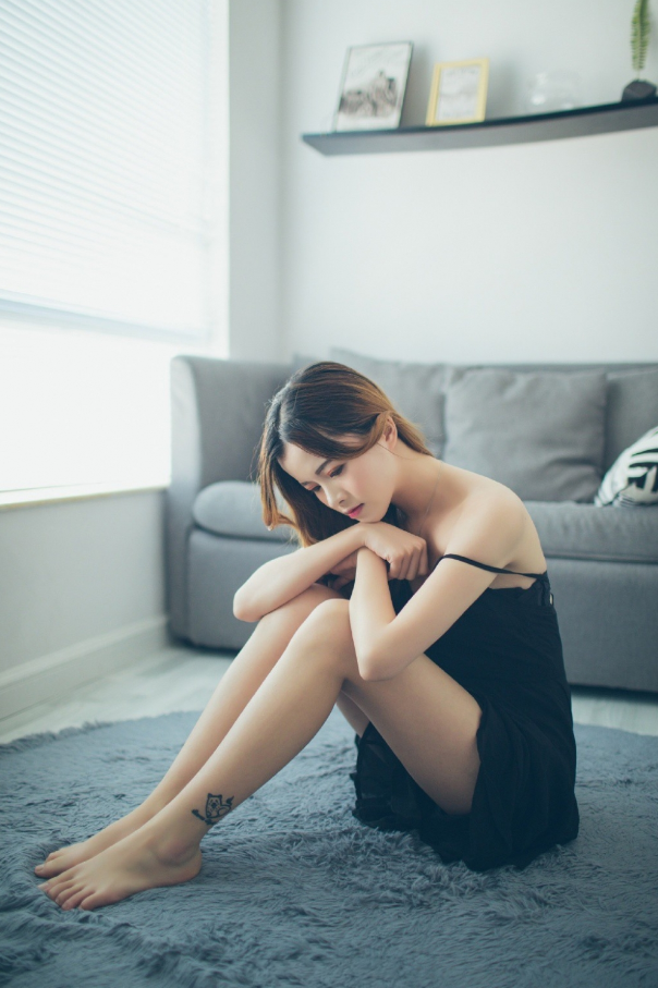 宅男女神性感小黑裙诱惑写真图片 9