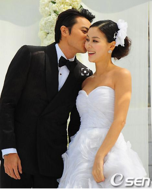 韩国明星夫妻张东健高小英婚礼婚纱照图片 2