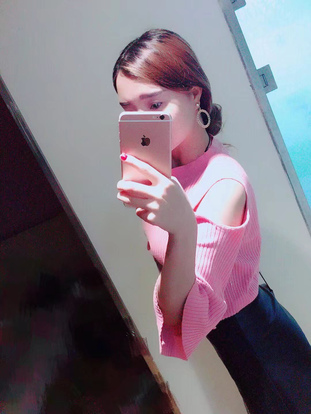 可爱美女卖萌自拍照