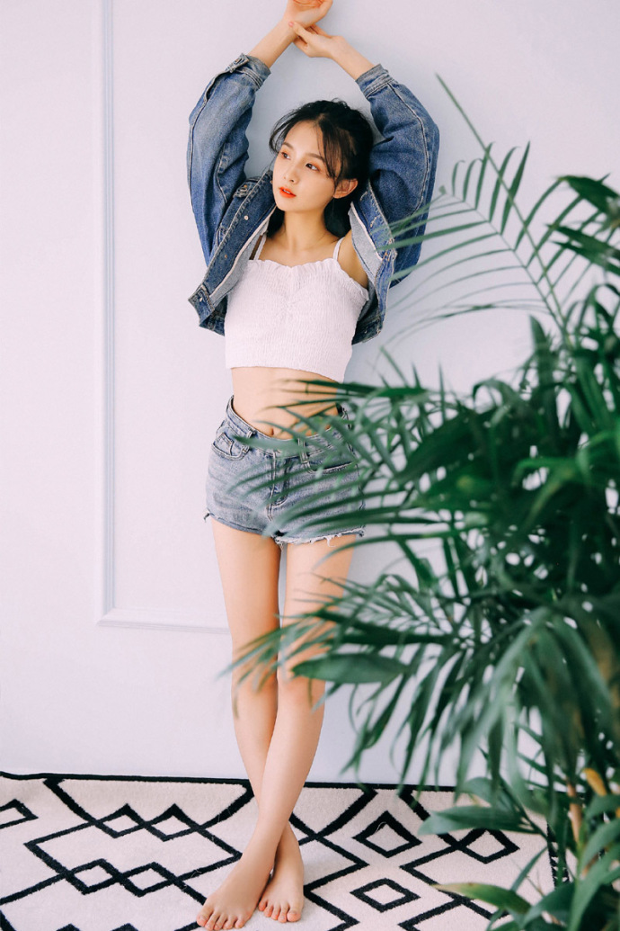 清纯美女吊带长腿清纯写真 6
