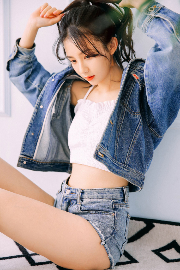 清纯美女吊带长腿清纯写真 8