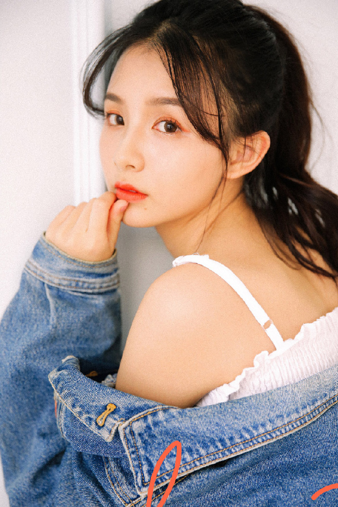 清纯美女吊带长腿清纯写真 9