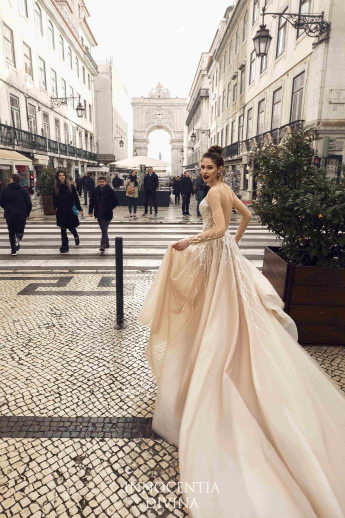 2019Lisboa Collection精致而简约高定艺术婚纱图片