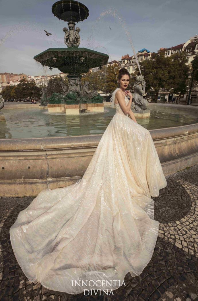 2019Lisboa Collection精致而简约高定艺术婚纱图片 8