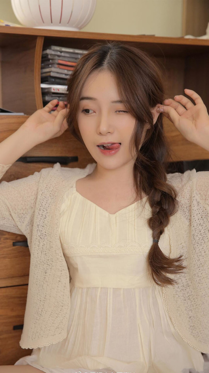 清纯美女俏皮养眼图片 9