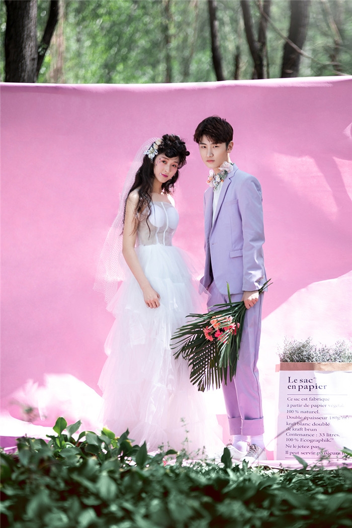唯美紫色森林系婚纱照图片 2