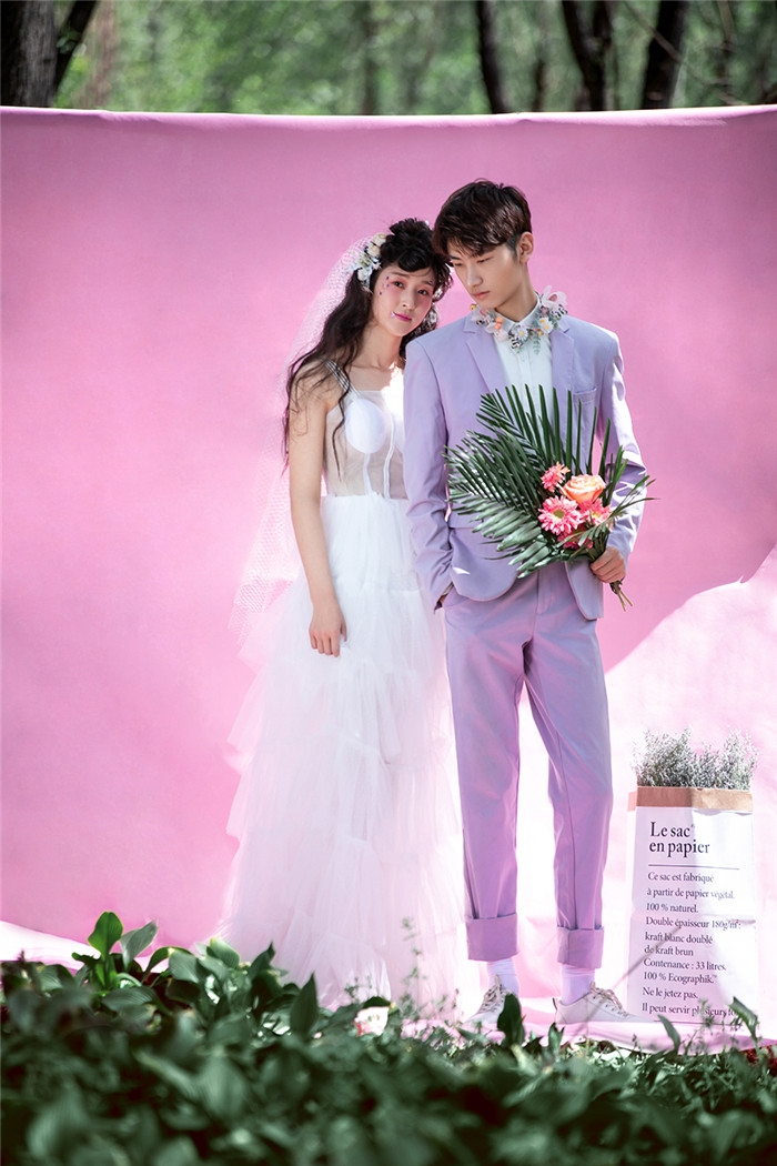 唯美紫色森林系婚纱照图片 6