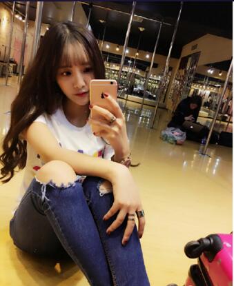 大长发波浪卷美女自拍照