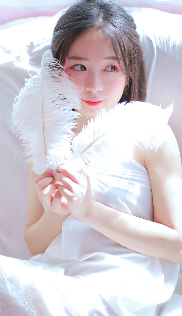 清纯吊带美女性感白丝写真 5