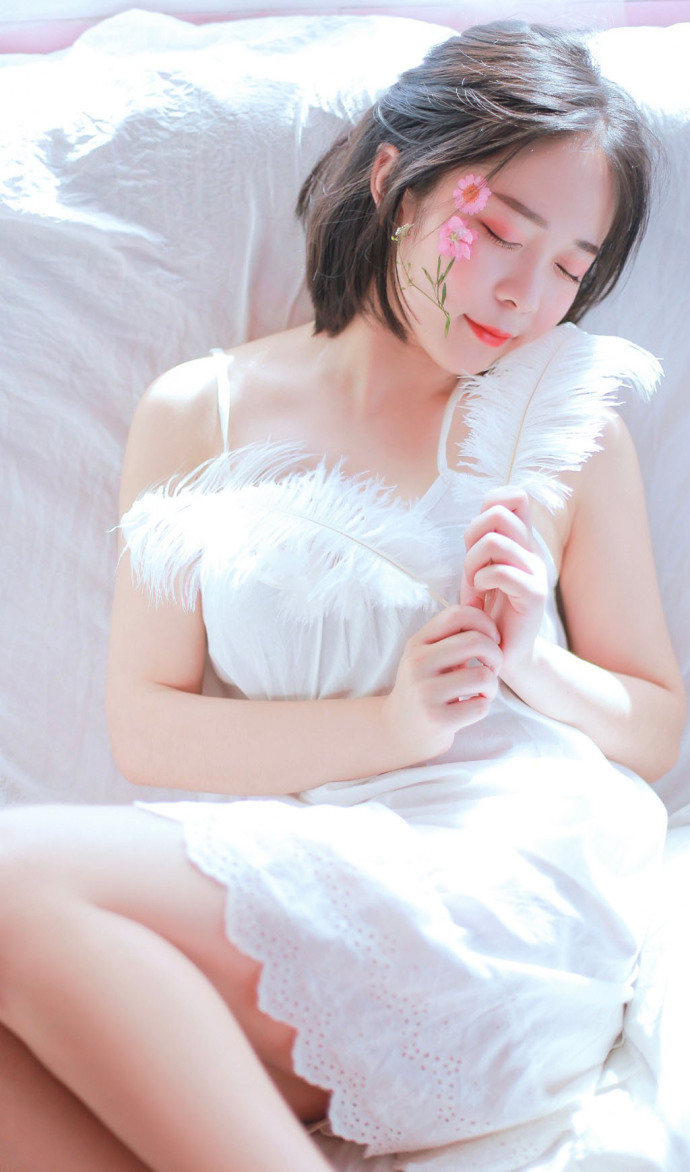 清纯吊带美女性感白丝写真 9