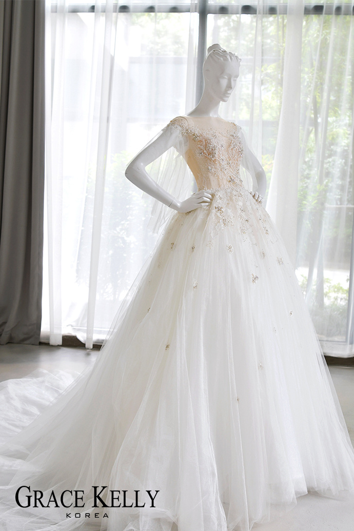 唯美婚纱图片_GRACE KELLY2019春夏婚纱系列发布秀