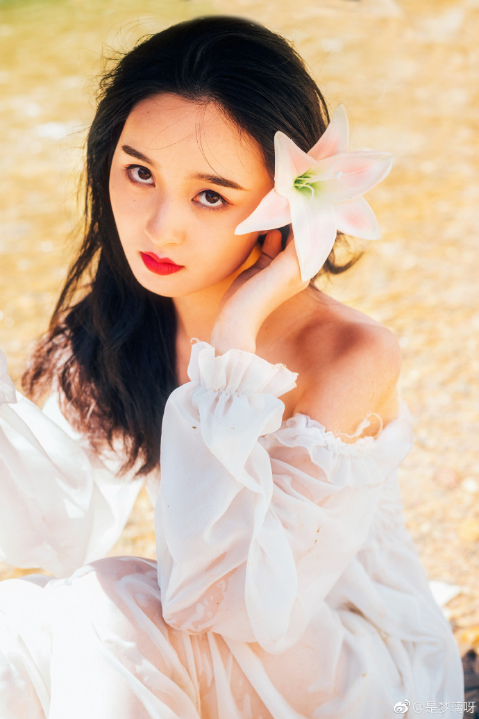 清纯美女复古大红唇复古写真 2