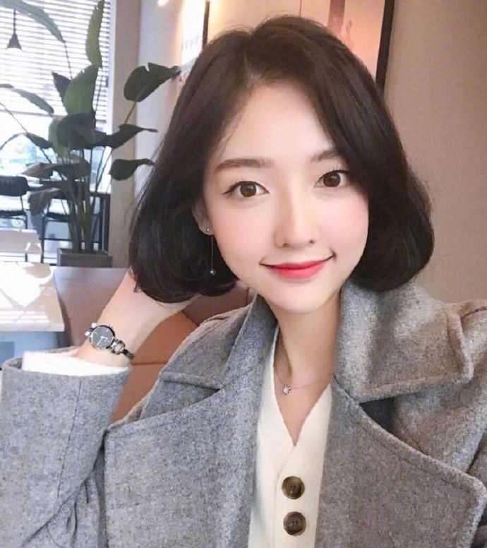 内扣梨花头短发发型美女自拍照 6