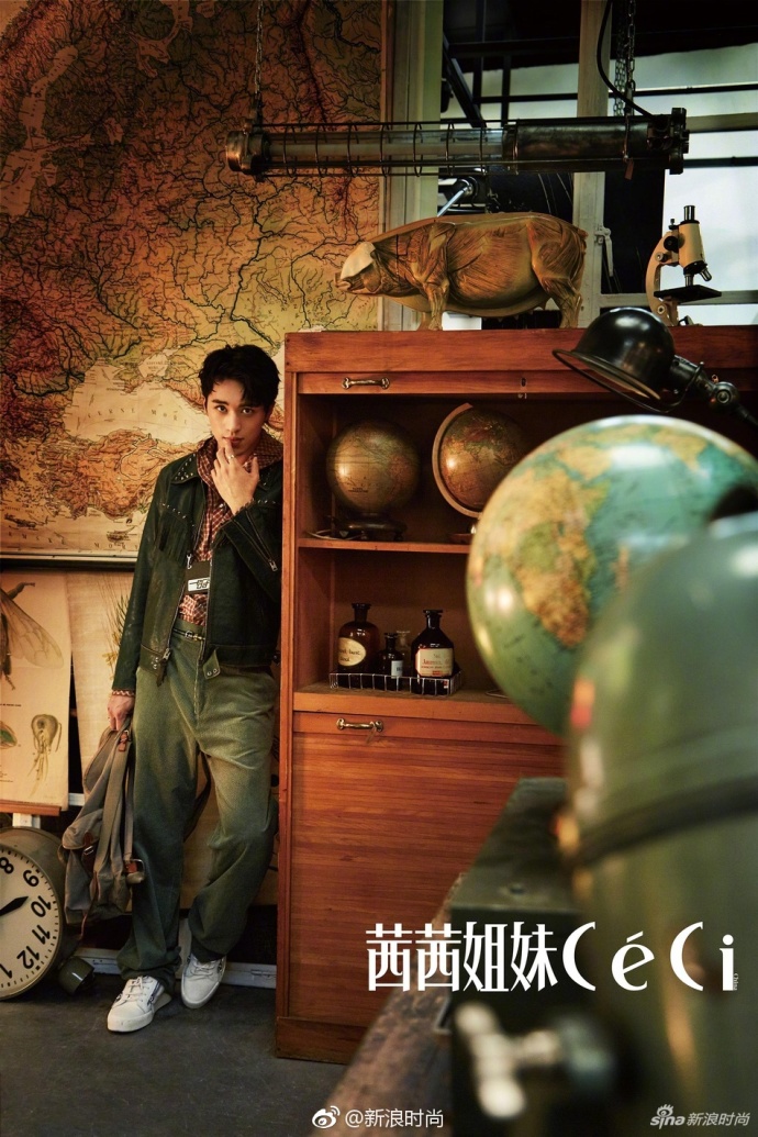 小鲜肉男明星许魏洲暖色调杂志大片 7