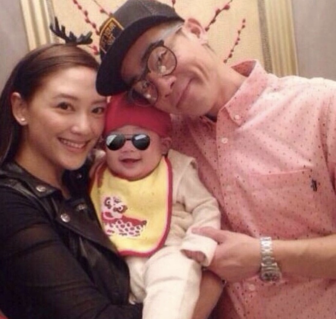 香港明星夫妻陈小春应采儿幸福图片