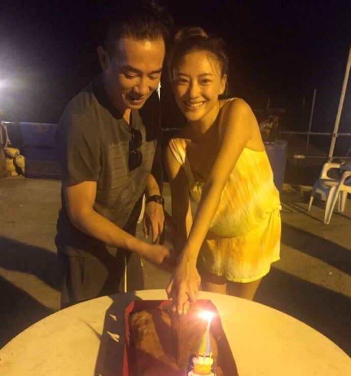 香港明星夫妻陈小春应采儿幸福图片 4