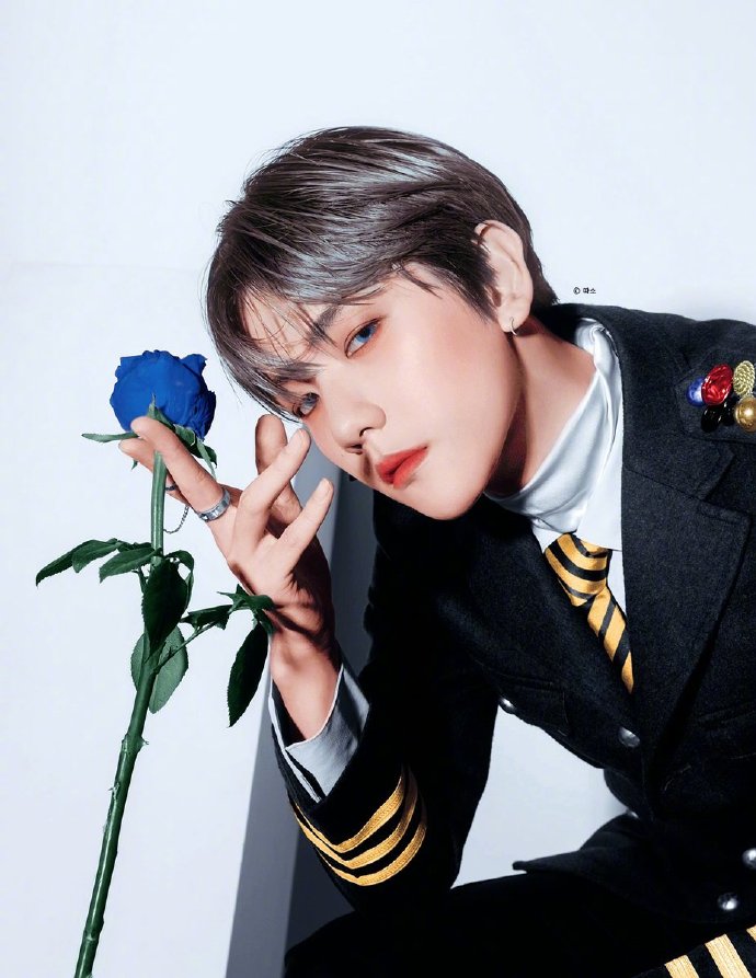 韩国男明星exo成员边伯贤绅士写真 5
