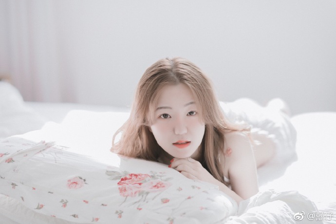 清纯美女白嫩私房图片 2
