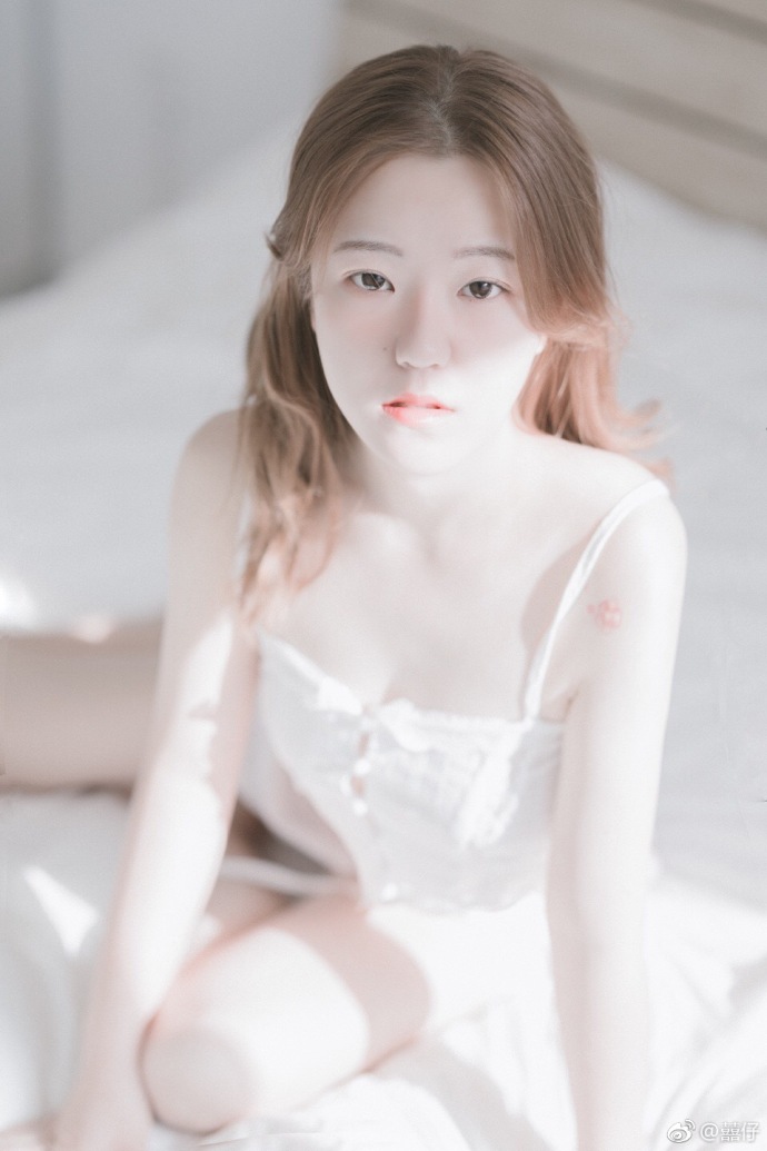 清纯美女白嫩私房图片 6