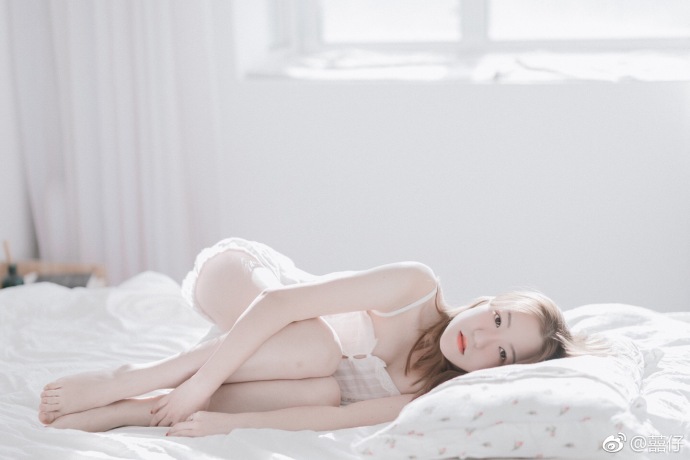 清纯美女白嫩私房图片 7