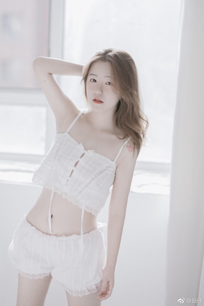 清纯美女白嫩私房图片 9