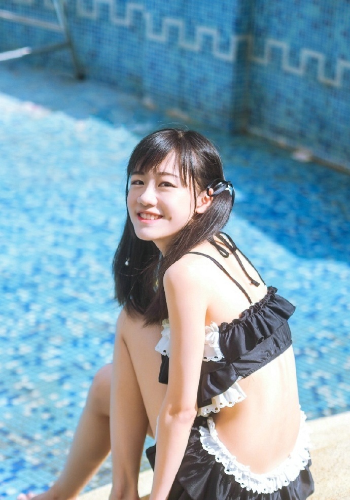 双马尾泳装清纯萌妹子性感写真 3